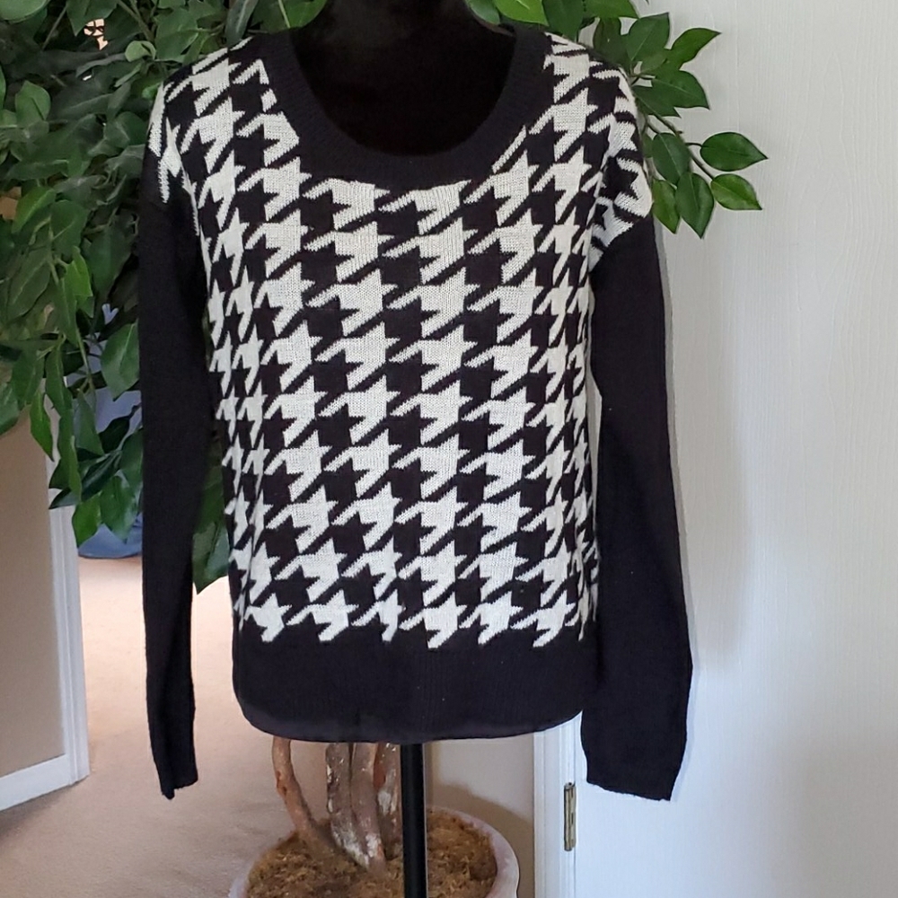 Decree- patterned sweater